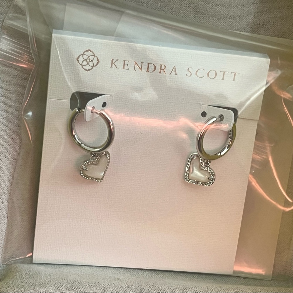 Kendra Scott Ari Heart Huggie Earrings